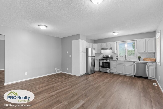 Building Photo - 5 Bedroom Home in Crystal