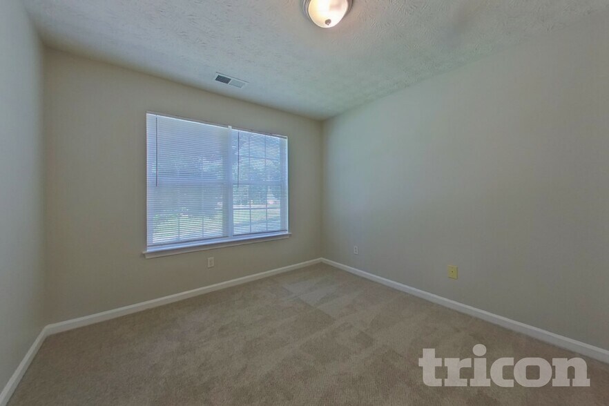 Building Photo - 936 Edgewood Ln