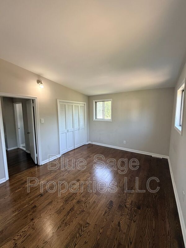 Building Photo - 205 Juniper Rd