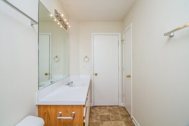 Building Photo - 1133 Phelissa Dr