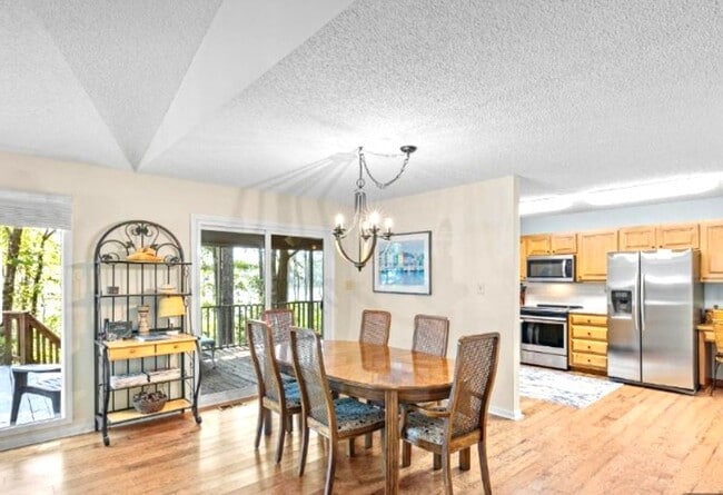 Building Photo - Waterfront Home 50' Dock Protected Inlet- 3BR/2BA 90 Day Lease