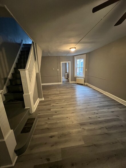 Building Photo - 6322 Regent St