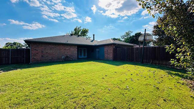 Building Photo - 813 Sandhurst Dr