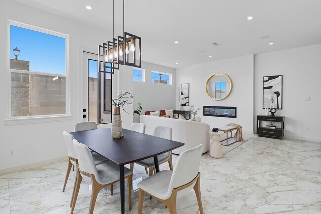 Building Photo - 2939 El Fenice Ln