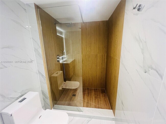 Building Photo - 20505 E Country Club Dr