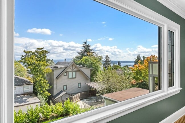 Building Photo - 4Bd/1.75Ba Seattle House