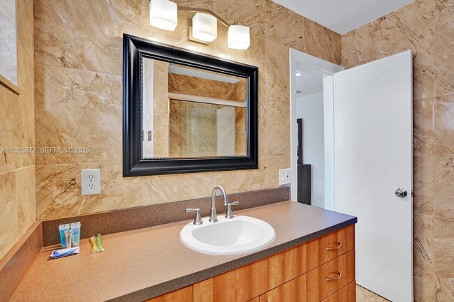 Building Photo - 1018 Adams St