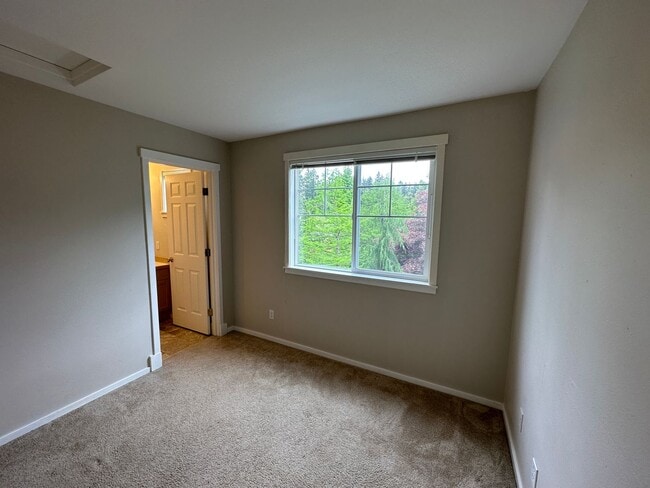 Building Photo - 2Bd/2.5Ba Issaquah Townhouse