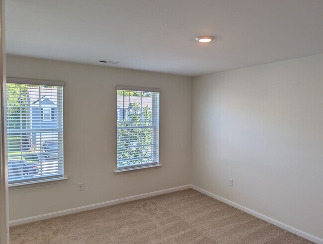 Building Photo - 450 Locust Run Dr