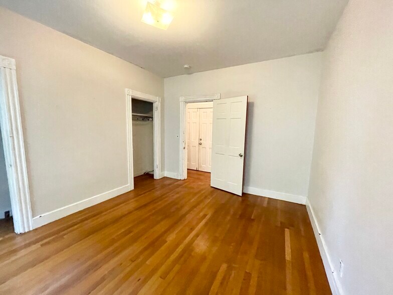 Building Photo - 61 Hillside St