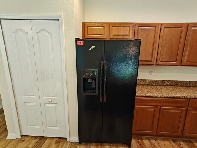 Building Photo - Charming & Modern 3-Bedroom Home with Bright Open Layout!