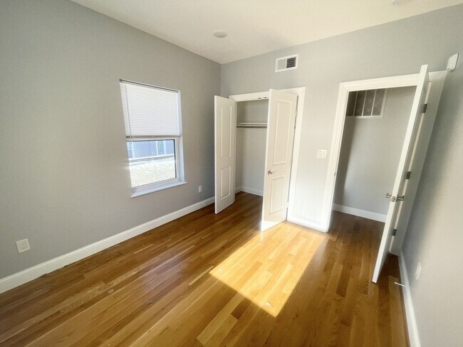 Building Photo - 65 Burrell St