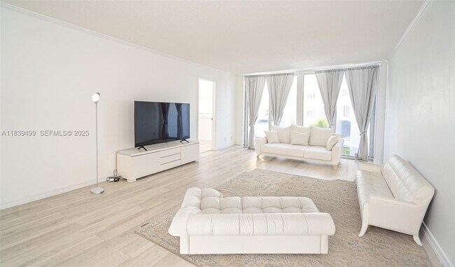 Building Photo - 3140 S Ocean Dr