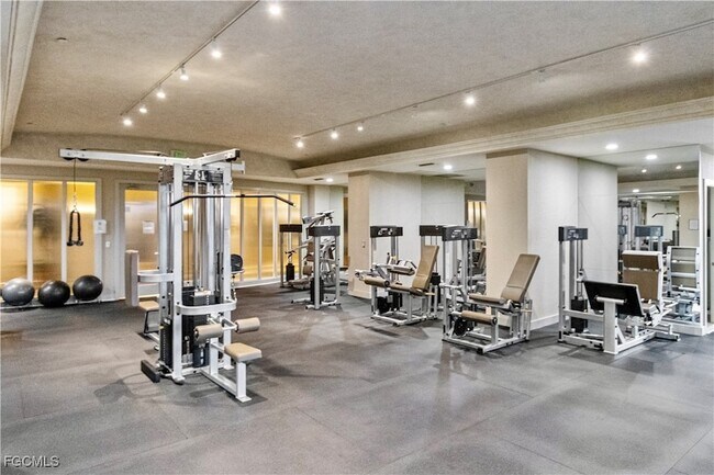 Building Photo - 14300 Riva Del Lago Dr