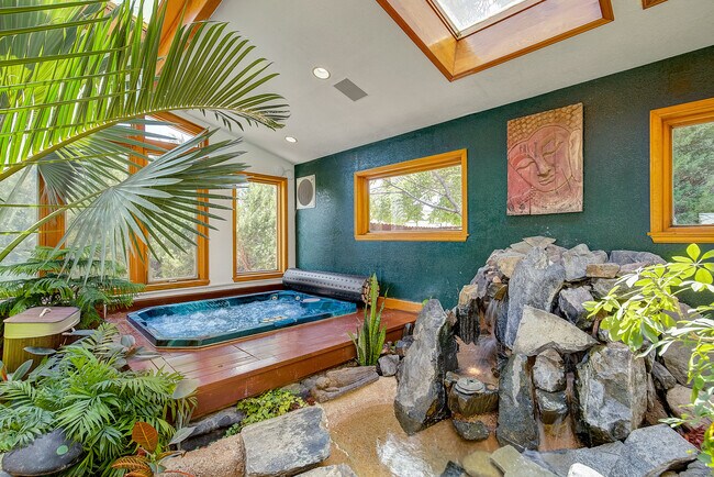 Building Photo - 8280 Queen St