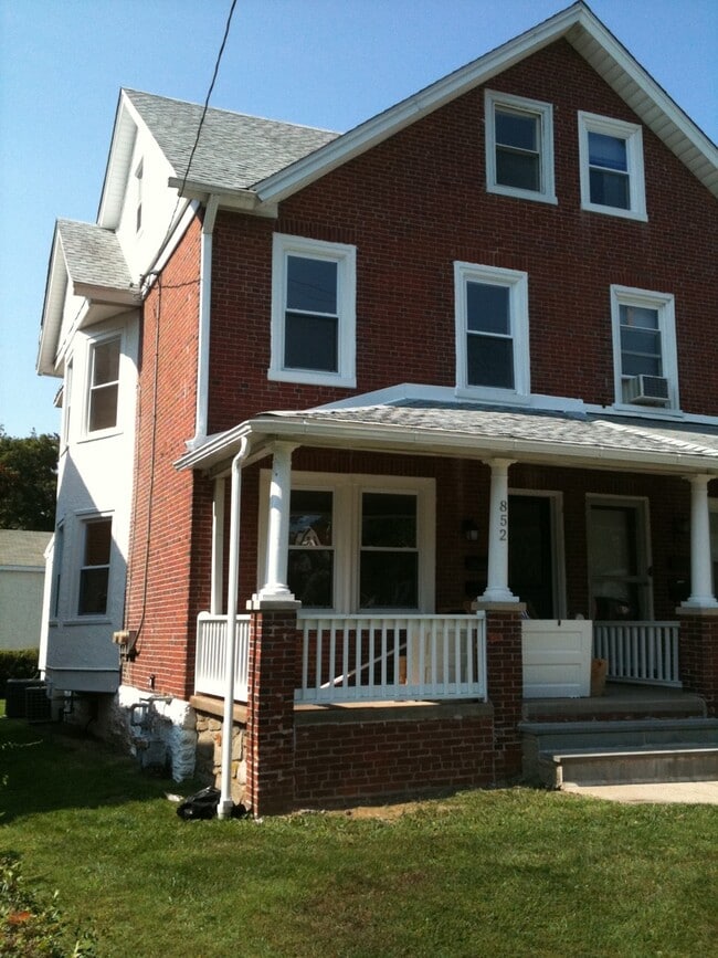 Building Photo - 852 Martin Ave