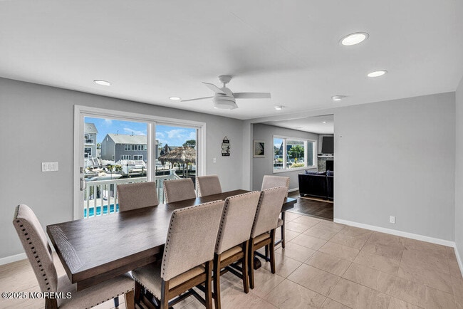 Building Photo - 1648 Center St