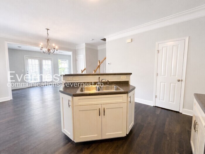 Building Photo - 7023 Sunnywood Dr