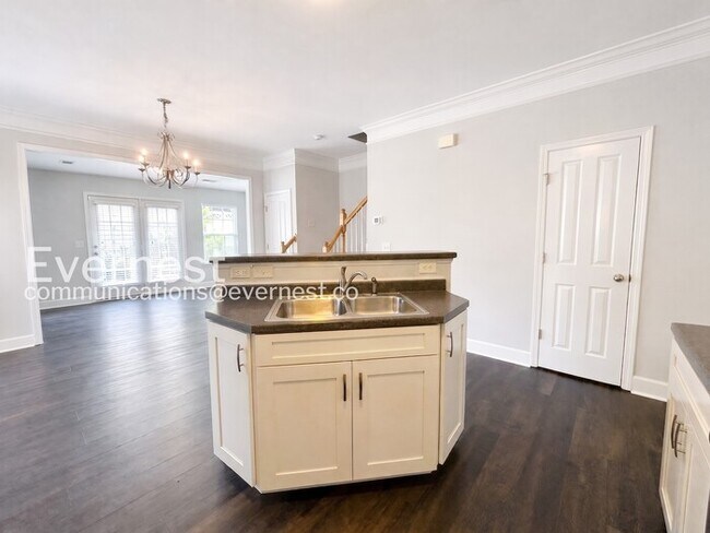 Building Photo - 2 Bed/2.5 Bath Townhome with Fenced Yard & Garage / Pet-Friendly / Available Now!