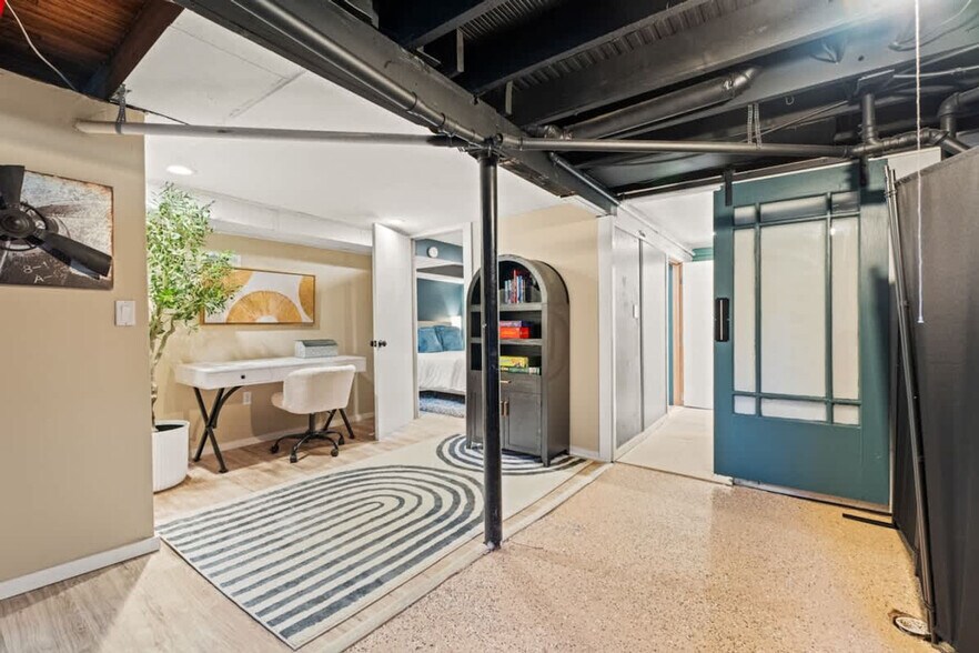 Building Photo - 2850 Hazel Ave