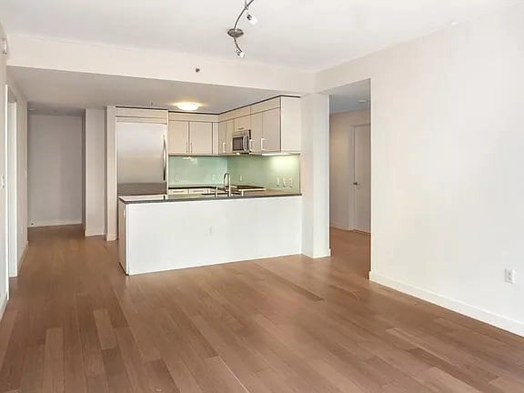 Building Photo - 301 Main St