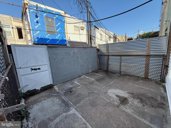 Building Photo - 2425 S Warnock St