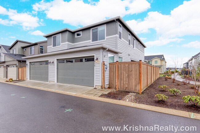 Building Photo - Beautiful 3-Bed | 2.5-Bath Townhome | Expansive Private Outdoor Space | Reeds Crossing