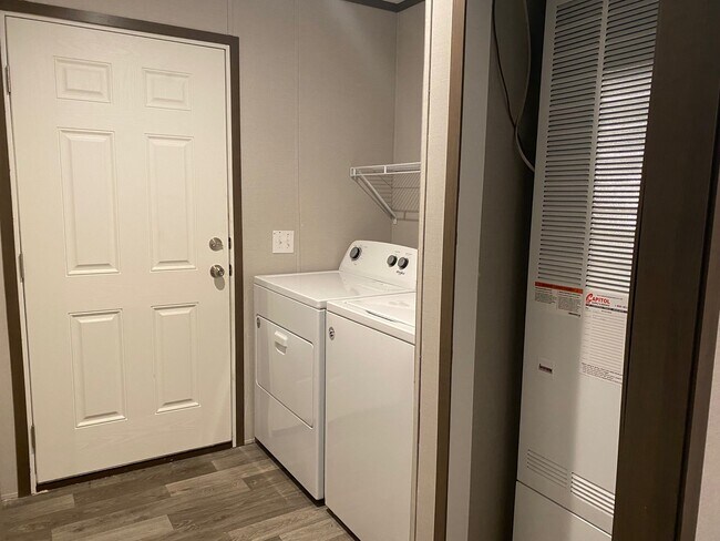 Building Photo - 2701 Huizenga St