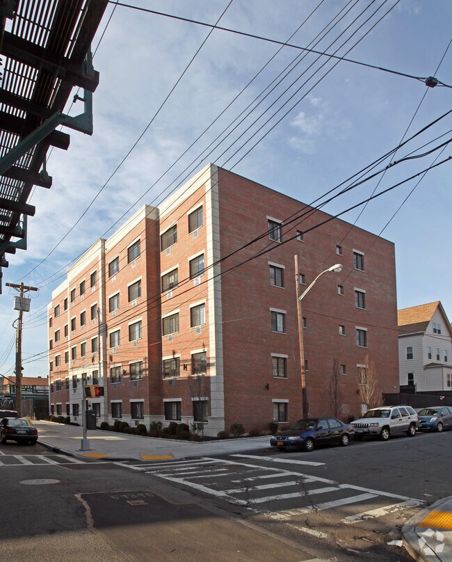 4453 White Plains Rd 4453 White Plains Rd Bronx NY 10470 Apartment