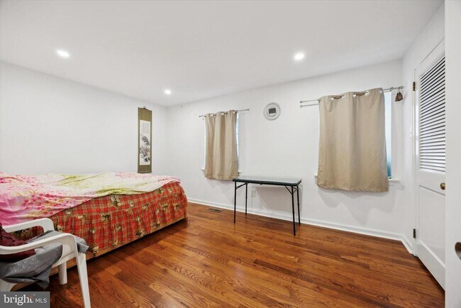 Building Photo - 25 N Buck Ln