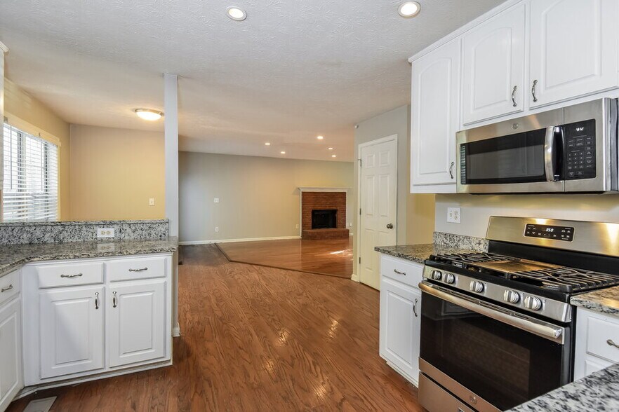 Building Photo - 655 Simon Ive Dr