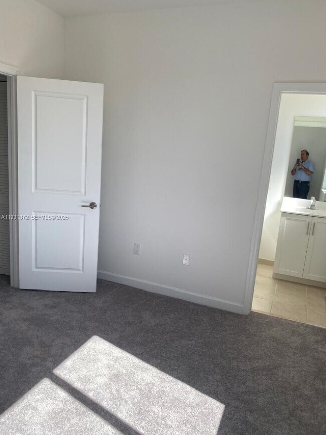 Building Photo - 21065 NE 8th Ave