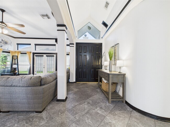 Building Photo - 203 Las Brisas St