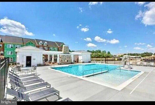 Building Photo - 7111 Tyndale Way