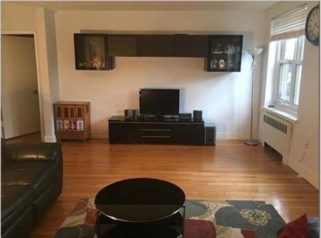 Building Photo - 136 Boylston St