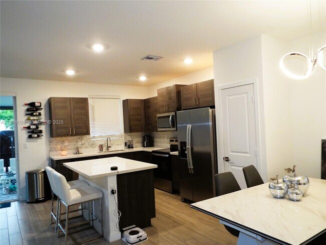 Building Photo - 2363 SE 11th St