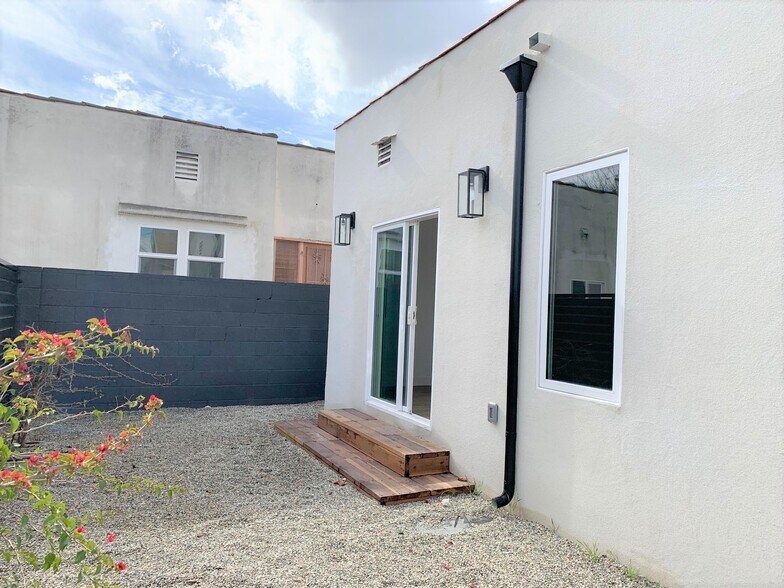 Building Photo - 3424 Edgehill Dr