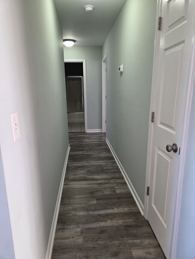 Building Photo - Charming 3 Bedroom/2 Bath