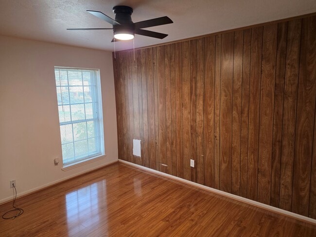 Building Photo - 2121 Redwood St