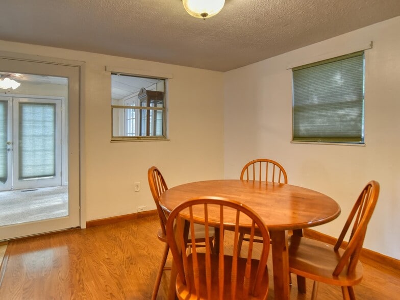 Dining room 12×10 - 1303 Chestnut St