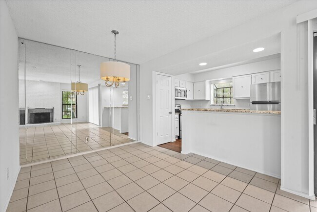 Building Photo - 15151 Berry Trl