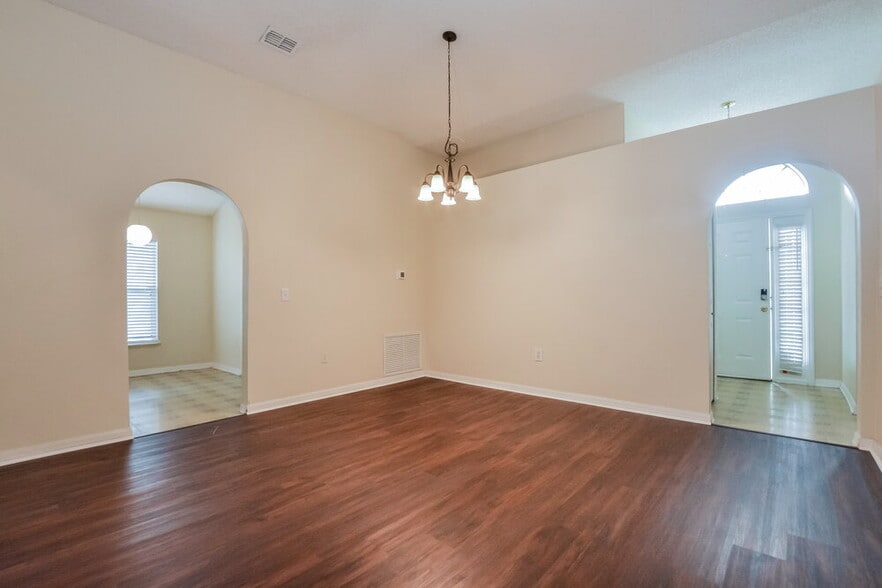 Building Photo - 792 Lake Doe Blvd