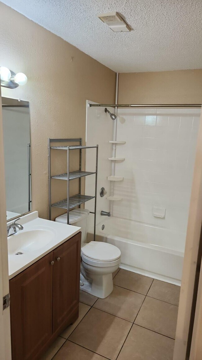 Building Photo - 8636 Mallard Reserve Dr