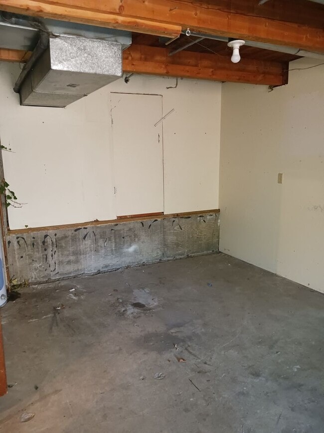 Building Photo - 708 Highland Dr