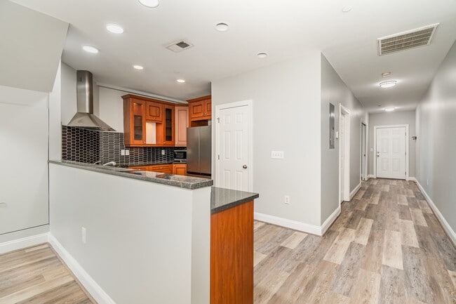 Building Photo - 360 S Elm St