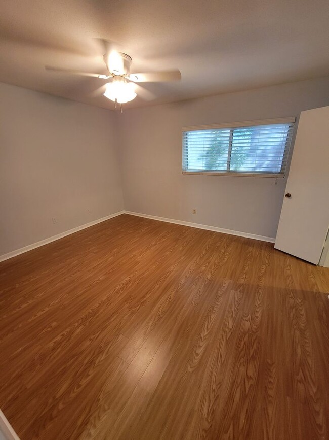 Building Photo - College Station - 2 Bedroom 1.5 Bath Condo...