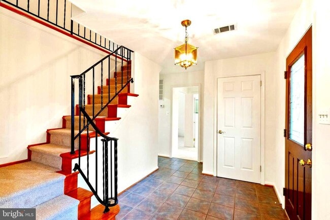 Building Photo - 7109 Davis Ct