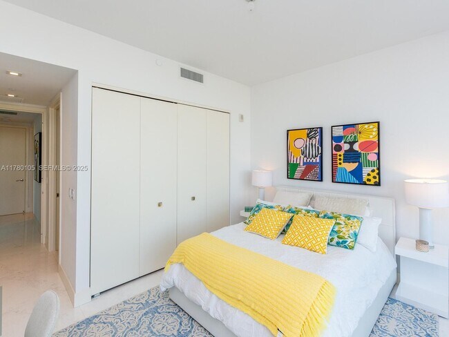 Building Photo - 16901 Collins Ave