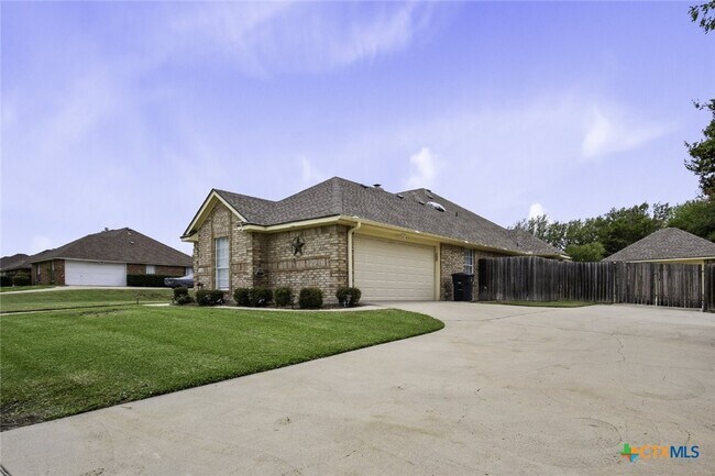 Building Photo - 5834 Greenforest Cir