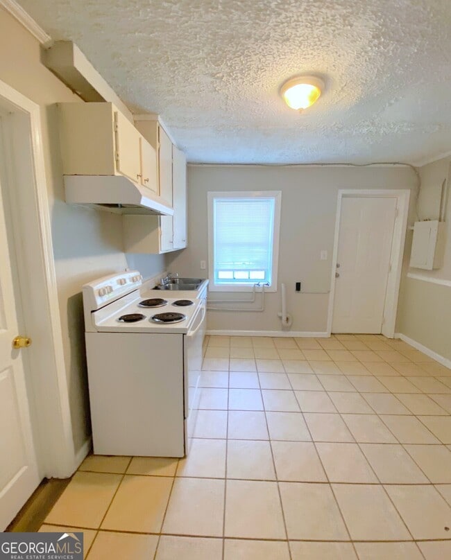 Building Photo - 6501 Elsie St